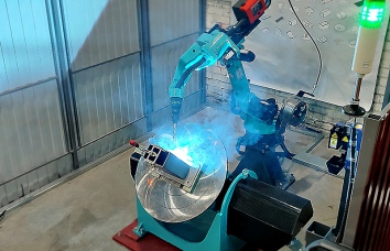 Робот для сварки кронштейна опоры